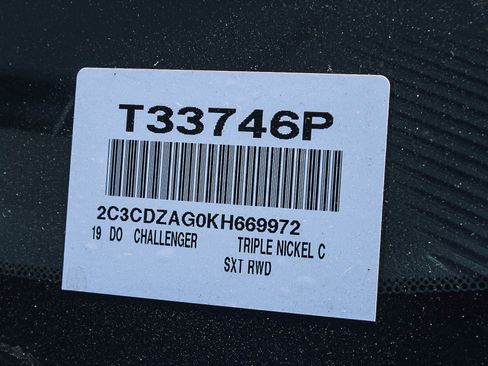 Used 2019 Dodge Challenger SXT image 28