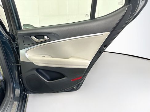 Used 2024 Genesis G70 2.5T RWD image 31