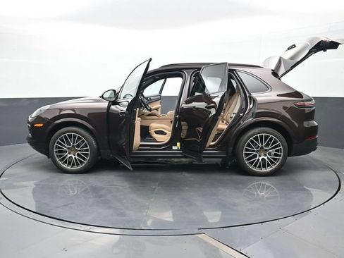 Certified 2023 Porsche Cayenne S Platinum AWD/4WD image 30