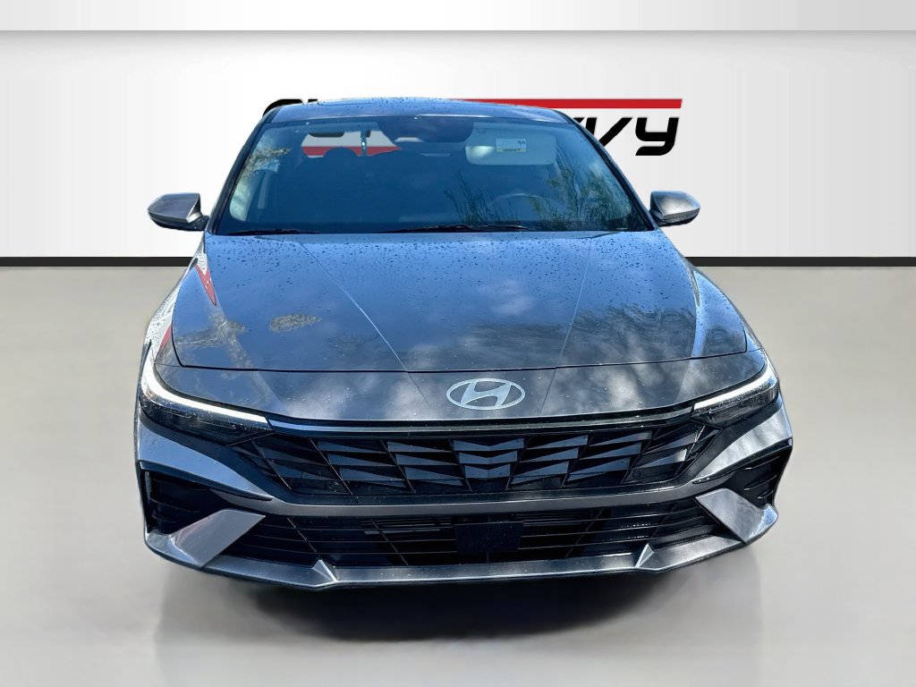 Used 2025 Hyundai Elantra SEL FWD image 2