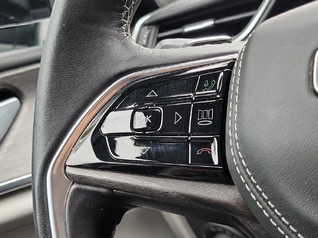 Used 2022 Jeep Grand Cherokee Overland AWD/4WD image 13