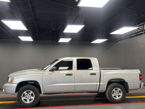 Used 2006 Dodge Dakota SLT image 3