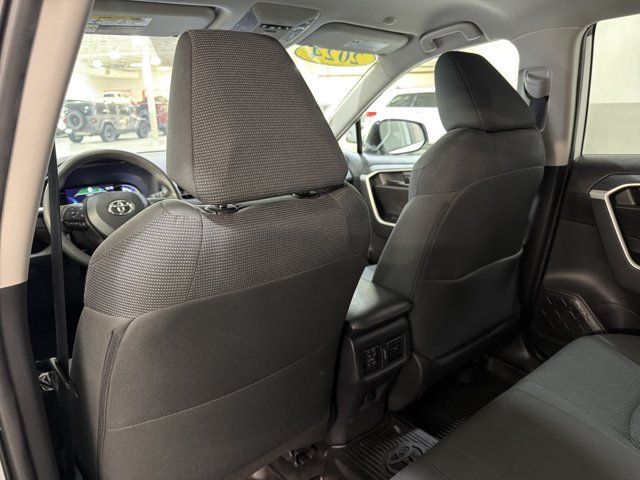 Used 2024 Toyota RAV4 LE AWD/4WD image 18
