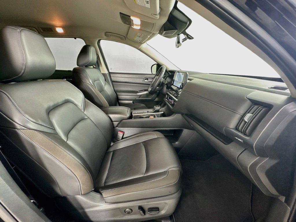 Used 2025 Nissan Pathfinder SL FWD image 38