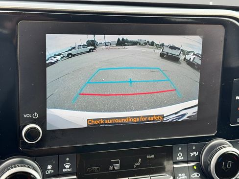 Used 2024 Toyota Highlander LE image 14