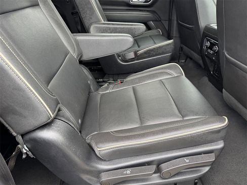 Used 2023 Chevrolet Suburban Premier image 7