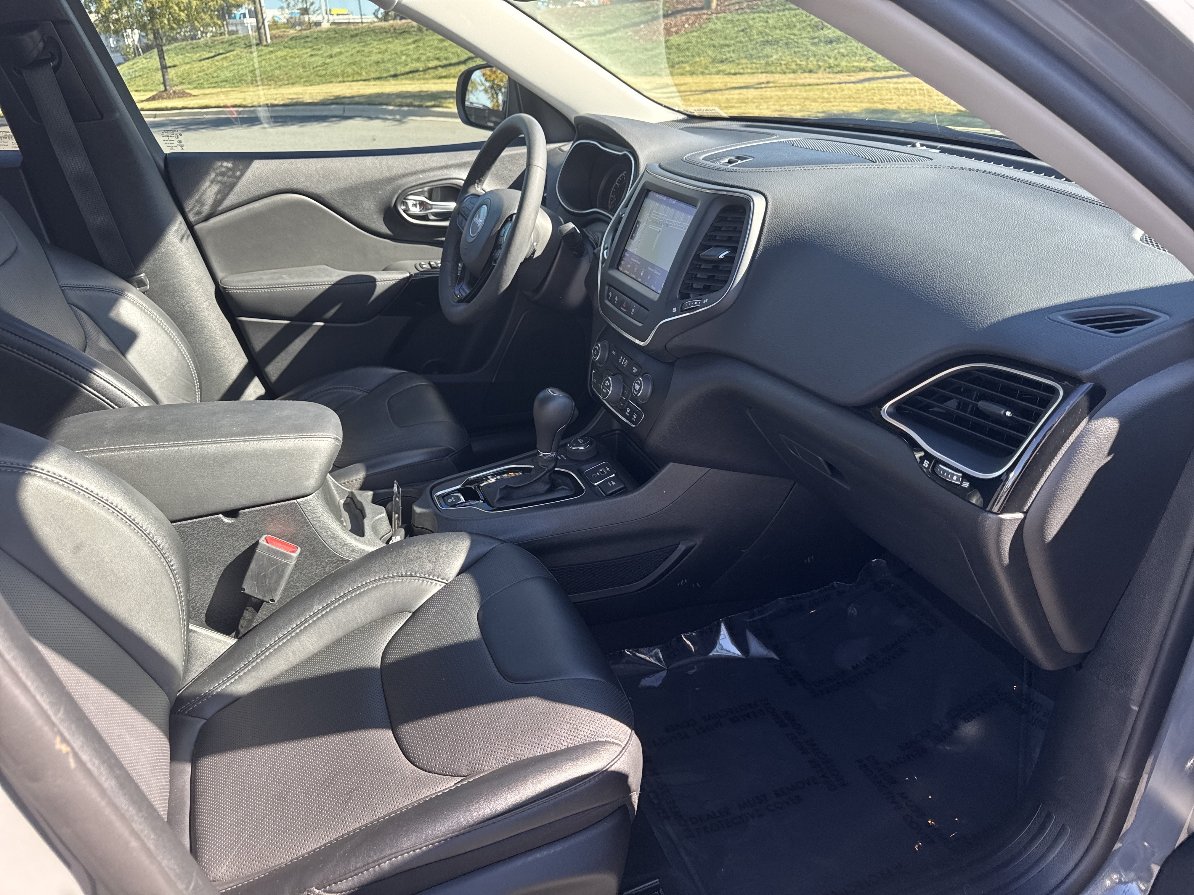 Used 2023 Jeep Cherokee Altitude Lux AWD/4WD image 35