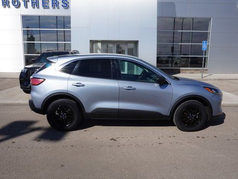 Used 2022 Ford Escape SE w/ Cold Weather Package image 1