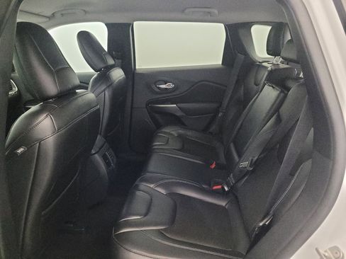Used 2020 Jeep Cherokee Latitude Plus AWD/4WD image 18