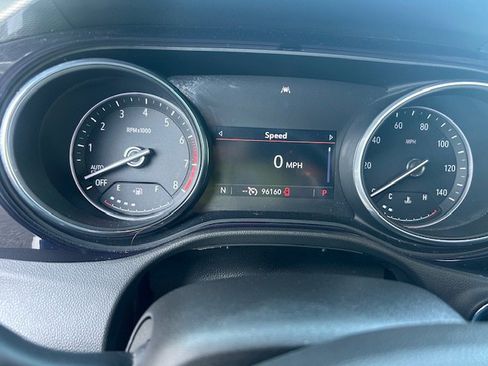 Used 2022 Buick Encore GX Essence image 17