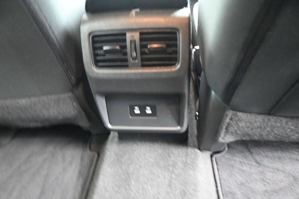 Used 2024 Nissan Rogue SV FWD image 16