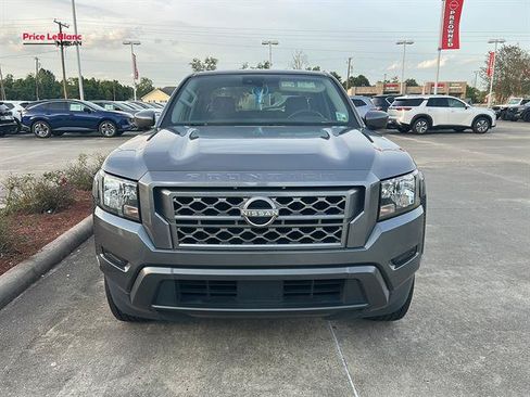 Used 2022 Nissan Frontier SV w/ Technology Package RWD image 2