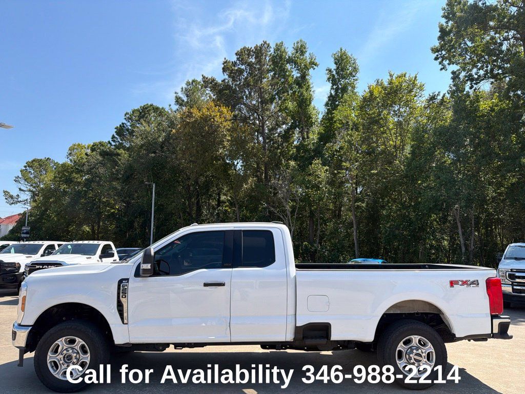 Used 2025 Ford F250 XLT AWD/4WD image 2
