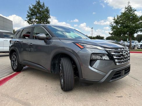 Used 2025 Nissan Rogue SV FWD image 4
