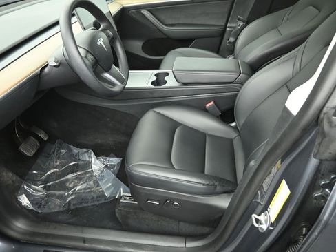 Used 2023 Tesla Model Y Long Range image 10