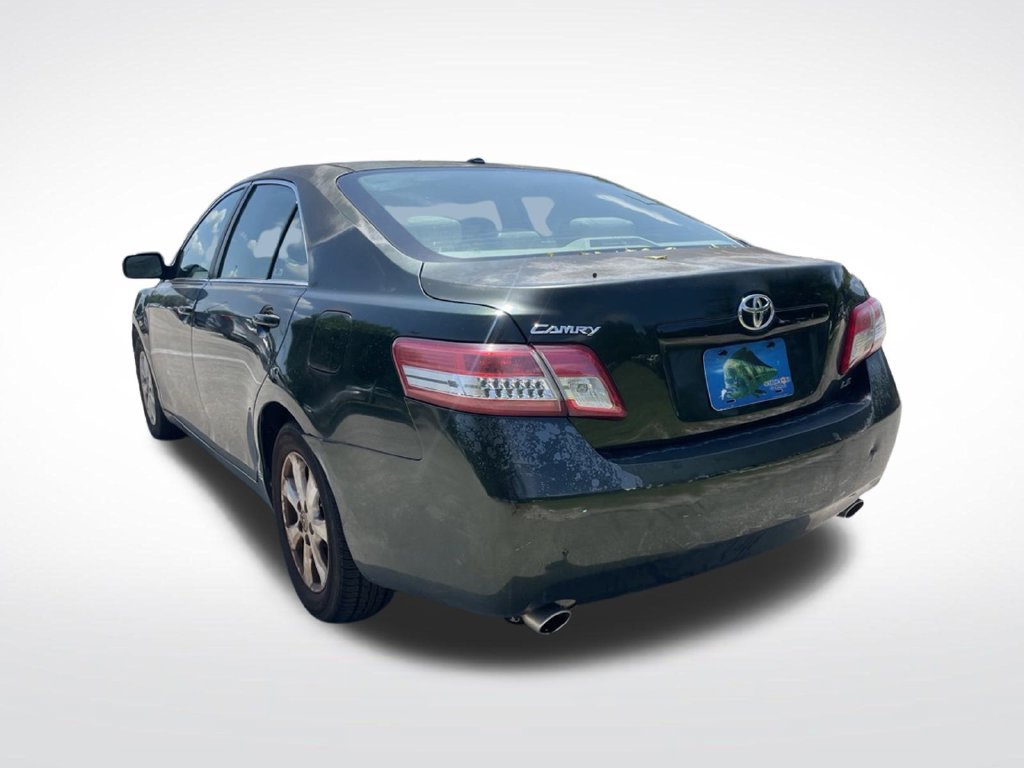 Used 2010 Toyota Camry LE FWD image 5