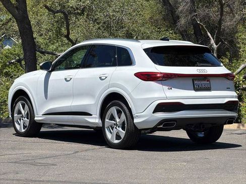 Certified 2025 Audi Q5 Premium Plus w/ Premium Plus AWD/4WD image 7