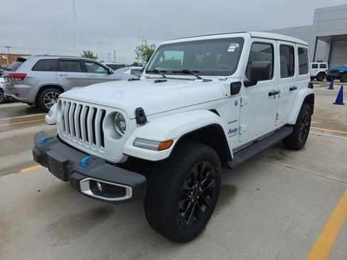 Used 2023 Jeep Wrangler Unlimited Sahara w/ Cold Weather Group AWD/4WD image 3