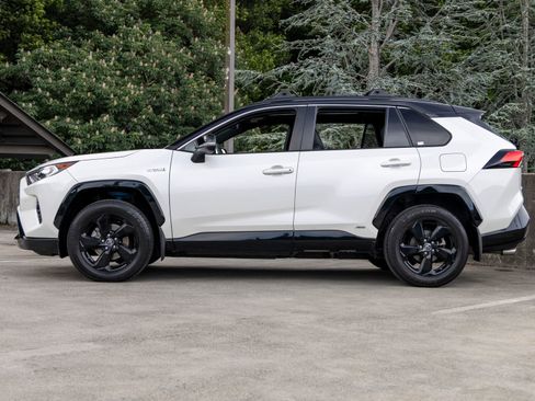 Used 2019 Toyota RAV4 XSE AWD/4WD image 2