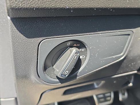 Used 2024 Volkswagen Tiguan SE R-Line image 9