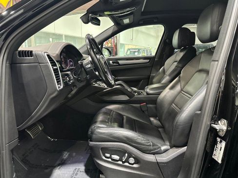 Used 2019 Porsche Cayenne S AWD/4WD image 5