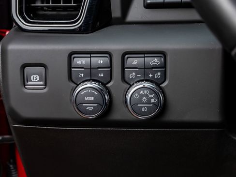 Used 2025 GMC Sierra 2500 AT4 w/ AT4 Premium Plus Package image 21