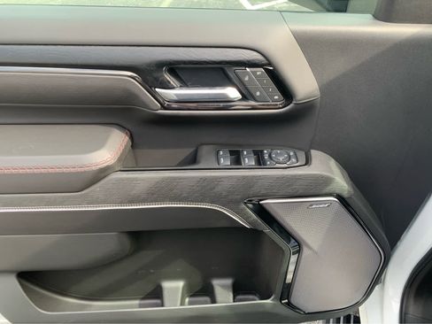 Used 2025 GMC Sierra 2500 AT4X AWD/4WD image 13