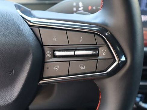 Used 2025 Chevrolet Traverse RS FWD image 15