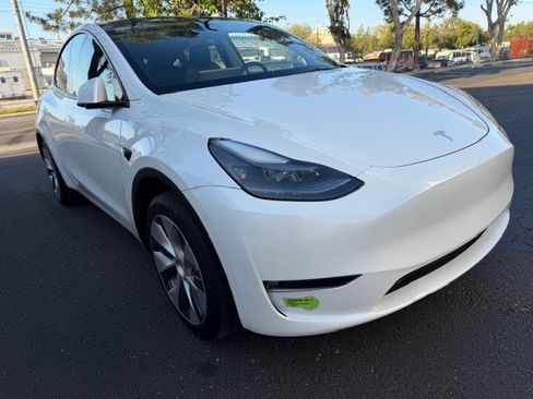 Used 2023 Tesla Model Y Long Range image 7