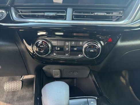 Used 2025 Chevrolet Trax RS w/ Driver Confidence Package image 30