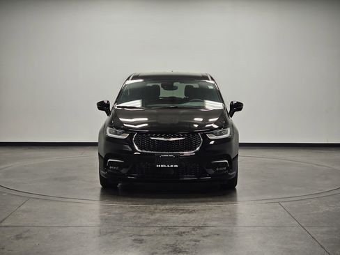 New 2026 Chrysler Pacifica Select image 3