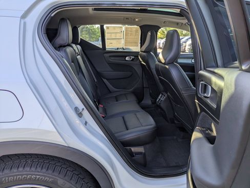 Used 2023 Volvo XC40 B4 Ultimate FWD image 34