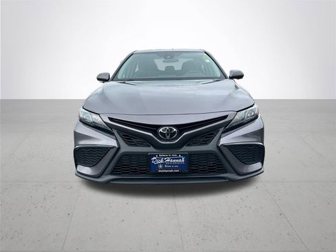 Used 2024 Toyota Camry SE image 3