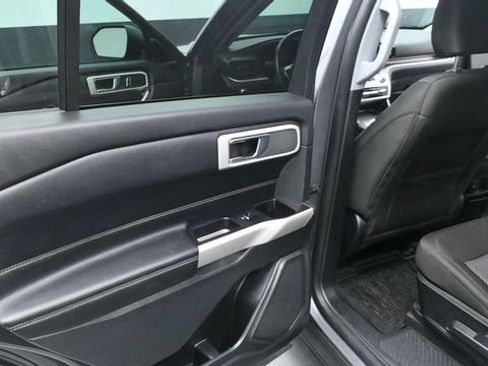 Used 2022 Ford Explorer XLT AWD/4WD image 20