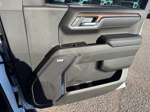 Used 2025 Chevrolet Silverado 1500 LT Trail Boss w/ LT Trail Boss Premium Package AWD/4WD image 19