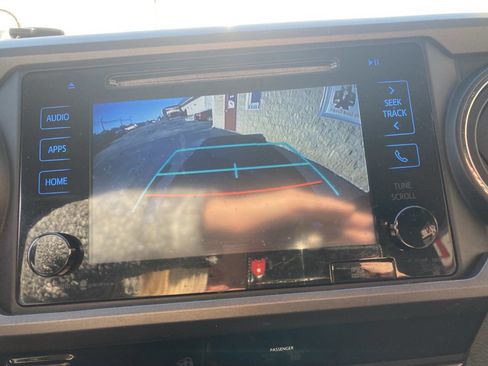 Used 2017 Toyota Tacoma TRD Off-Road image 28