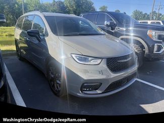 Used 2025 Chrysler Pacifica Limited FWD video 1