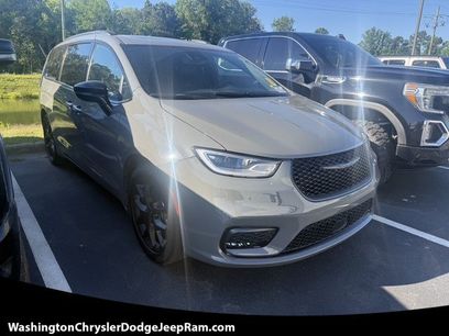 Used 2025 Chrysler Pacifica Limited