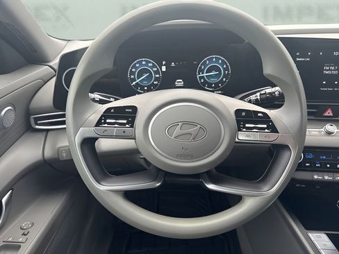 Used 2024 Hyundai Elantra SEL FWD image 12