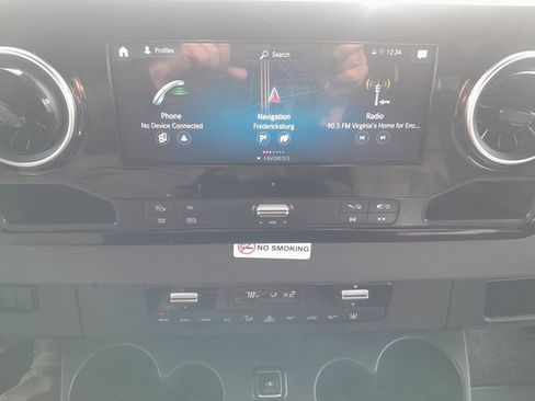 Used 2024 Mercedes-Benz Sprinter 2500 image 9