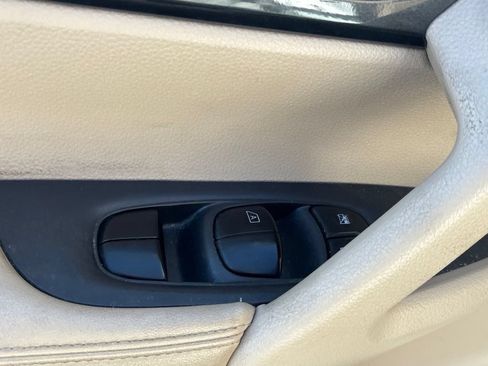 Used 2018 Nissan Rogue SV FWD image 8