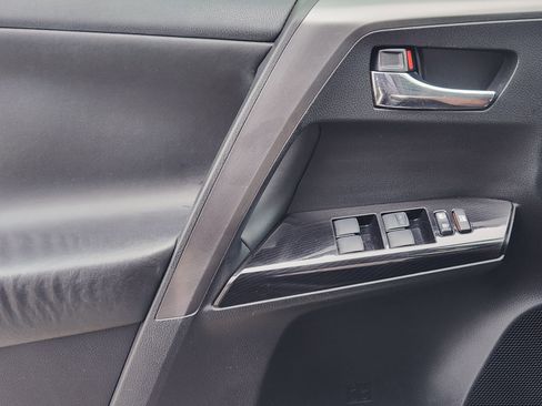 Used 2016 Toyota RAV4 SE image 23