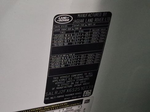 Certified 2025 Land Rover Discovery S image 27