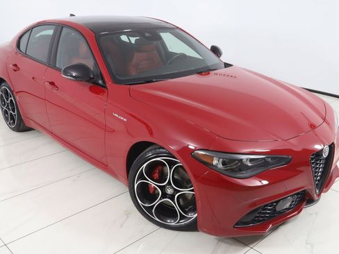 Used 2024 Alfa Romeo Giulia Veloce image 21