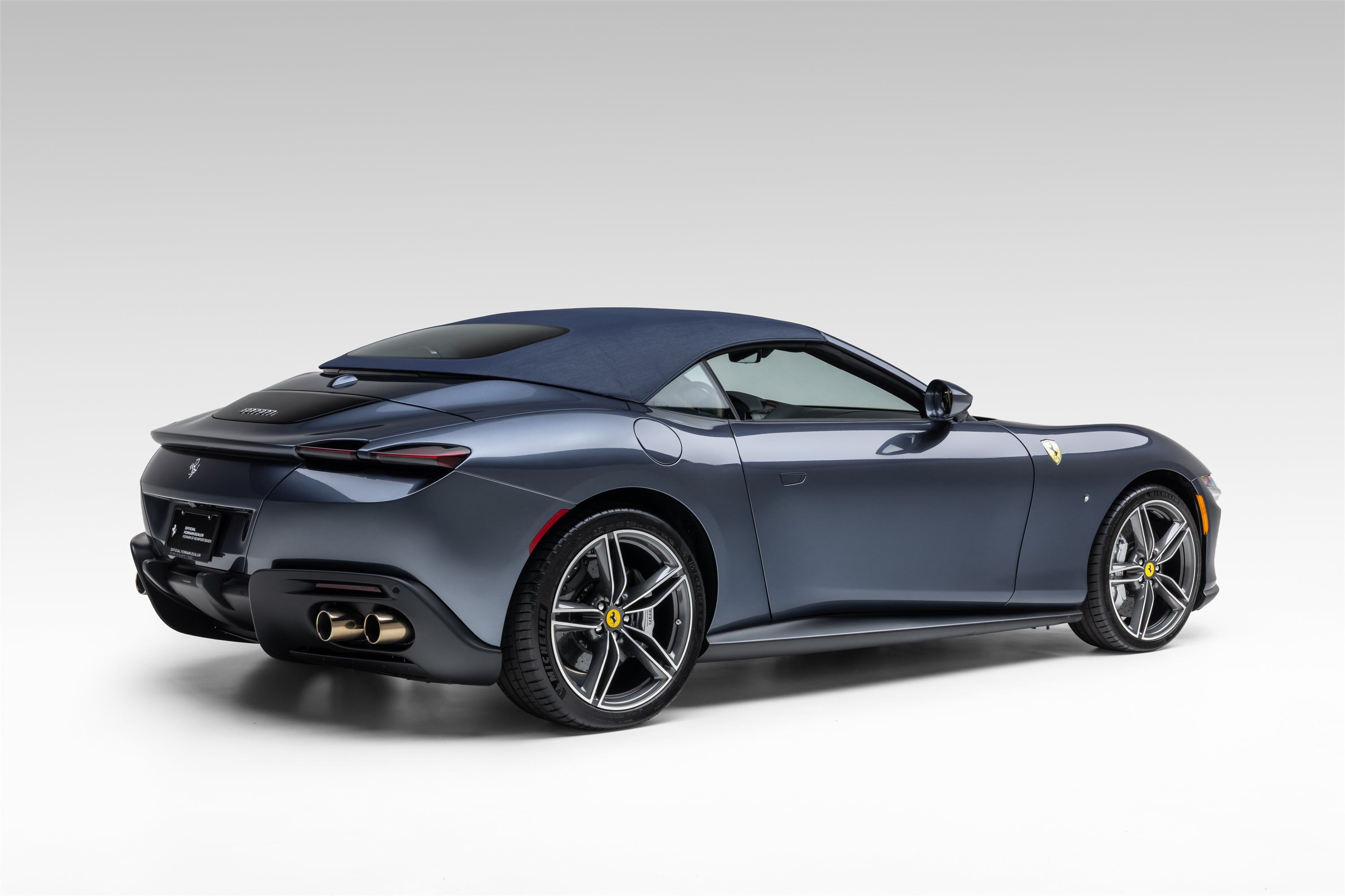 Certified 2025 Ferrari Roma Spider RWD image 8