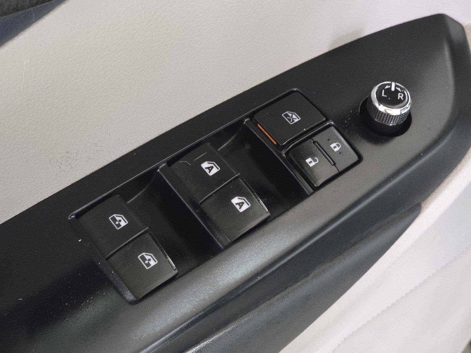 Used 2017 Toyota Highlander Plus FWD image 22