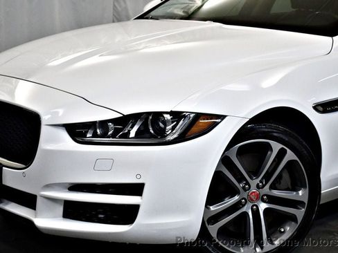 Used 2017 Jaguar XE Premium image 3