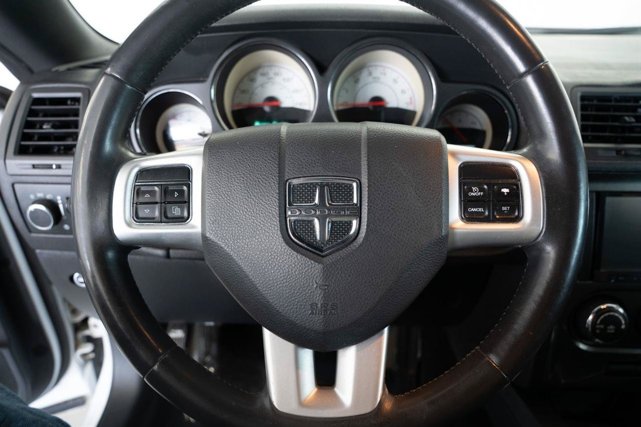 Used 2014 Dodge Challenger SXT RWD image 13