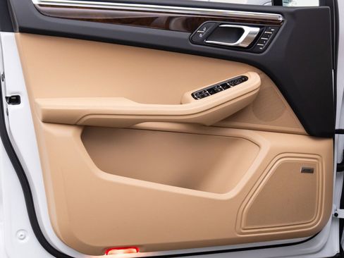 New 2026 Porsche Macan image 14