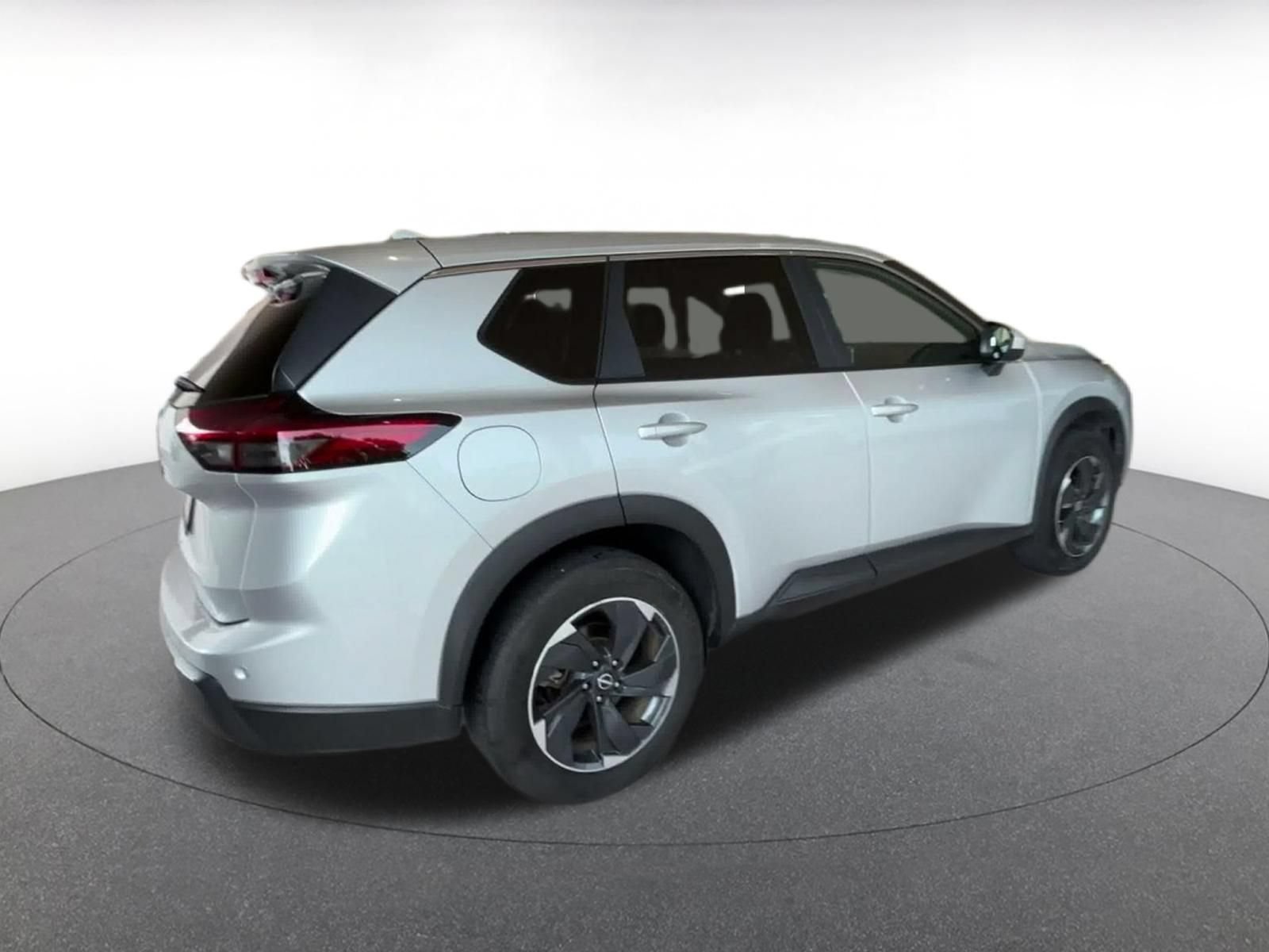 Used 2025 Nissan Rogue SV FWD image 14